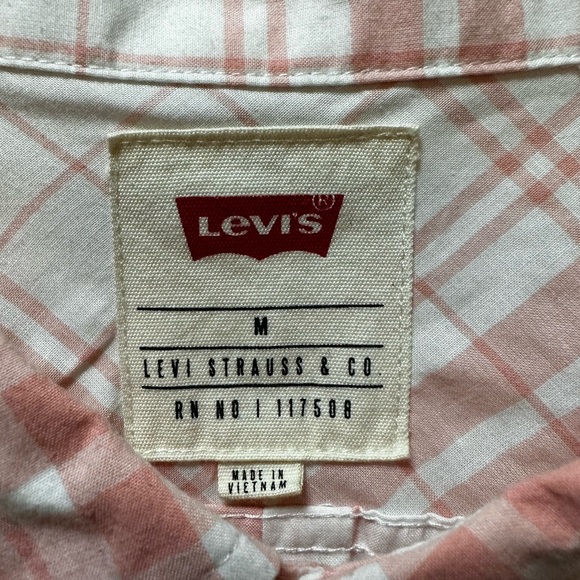 White and Pink plaid Levi’s short sleeve button down shirt - Picture 4 of 6